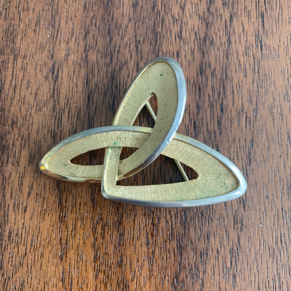Vintage Signed Trifari Brooch